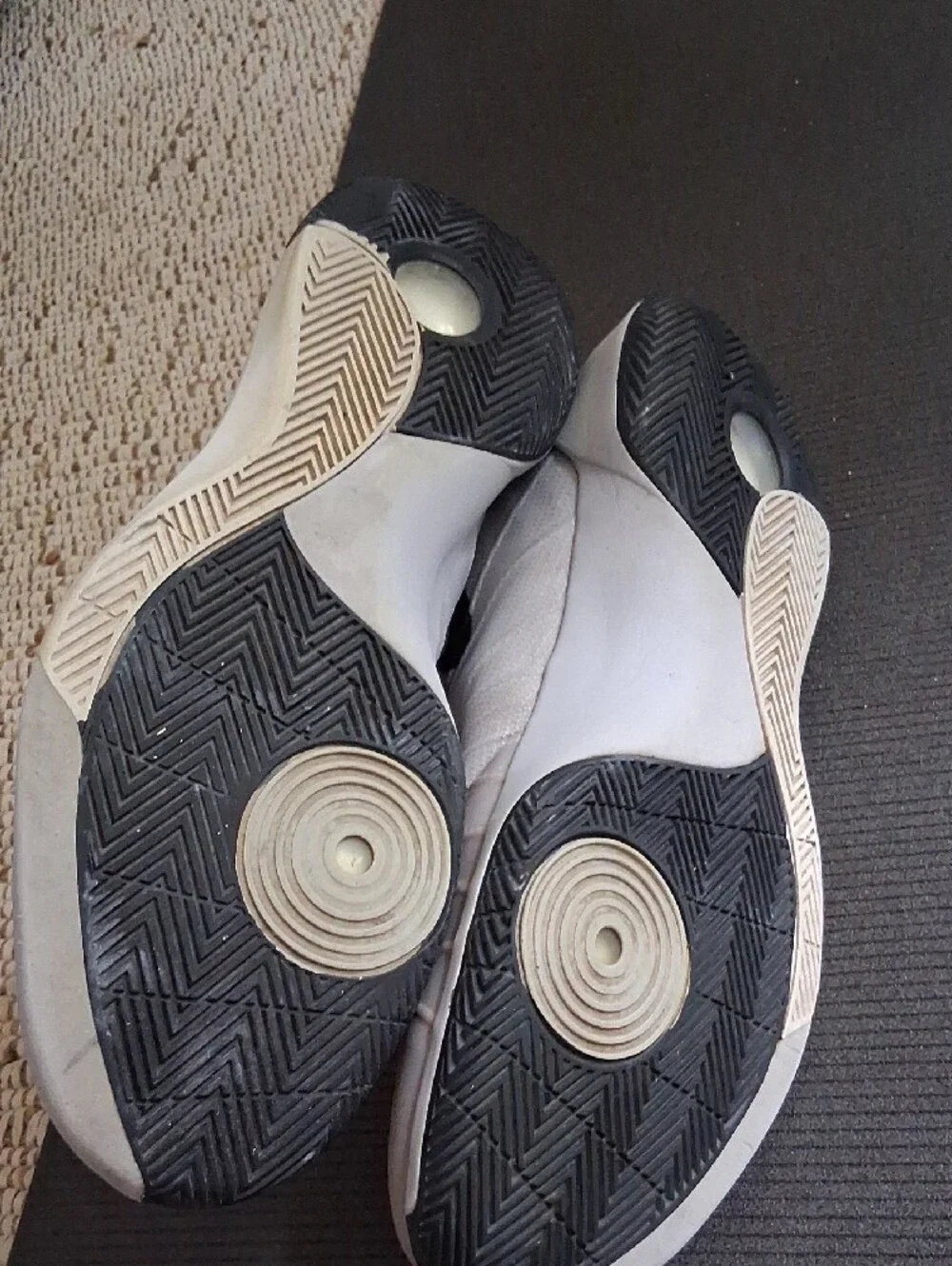 Nike Men's Light Grey and Black 2015 HYPERDUNK BASKET High-Top Athletic Sneakers